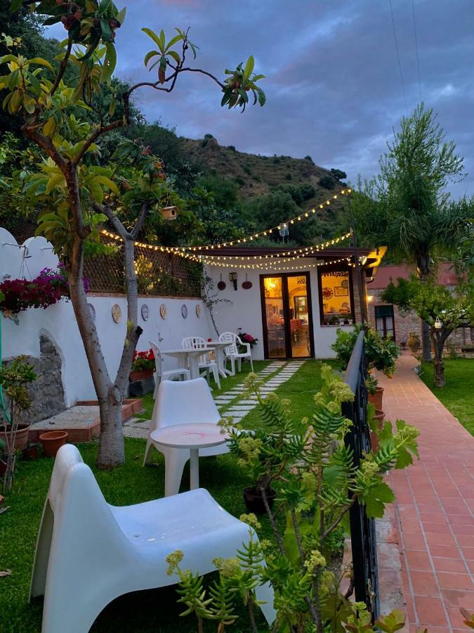 B&B Villa Vittoria Giardini Naxos Exterior foto